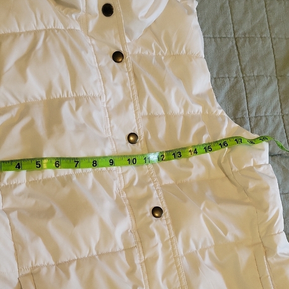 Old Navy Women's White Puffer Vest, Puffy Coat Ski, Winter Size L - Picture 4 of 7